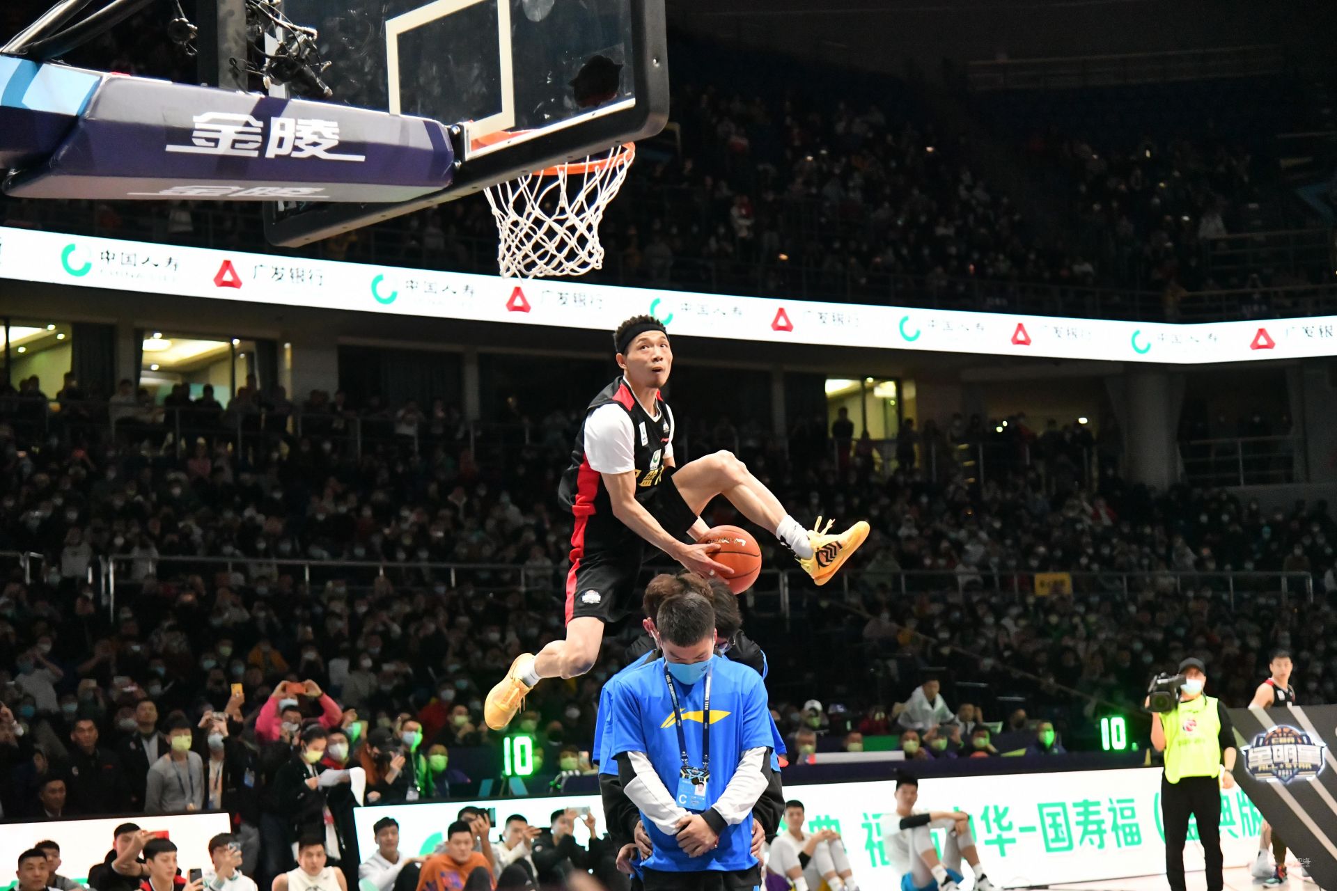 振奋人心的 振奋人心的